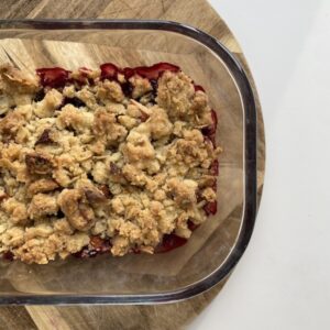 Brombær crumble kage